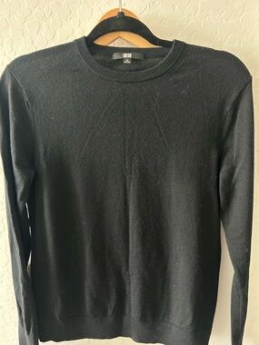 UNIQLO Men's Black Crewneck Sweater M